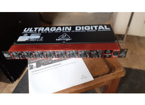 Behringer Ultragain Digital ADA8200 (9855)