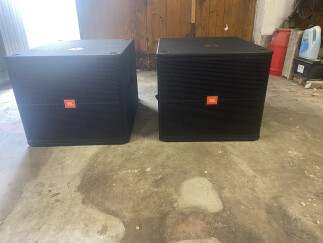 JBL SRX718S