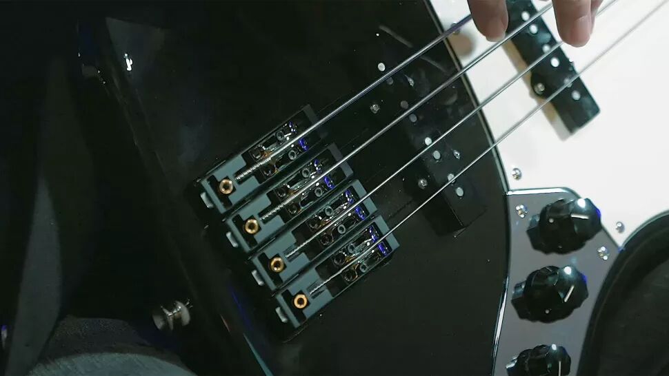 EverTune Bass Bridge LIFESTYLE