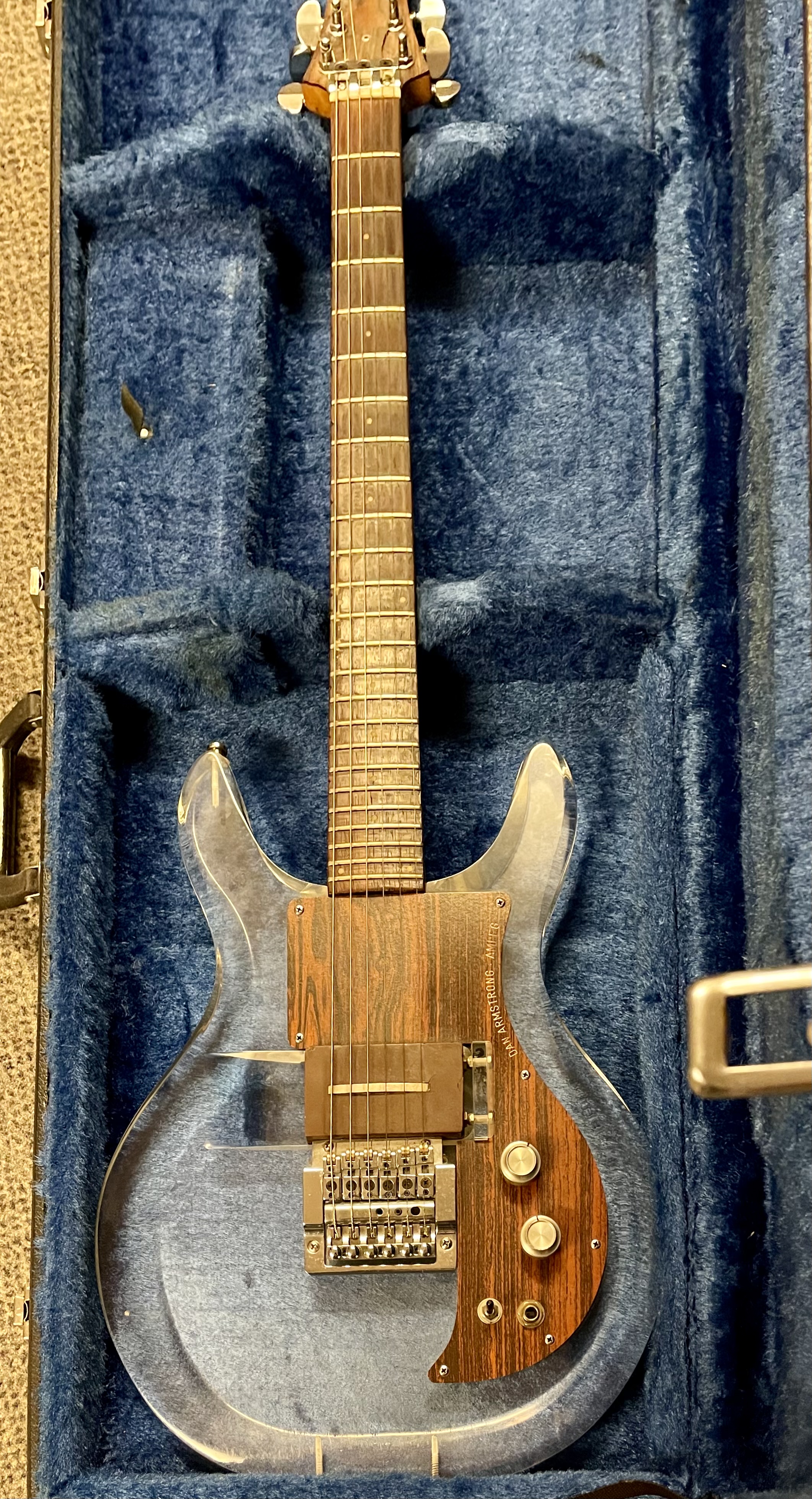 Vends Guitare 1969 vintage Ampeg Dan Armstrong plexi 