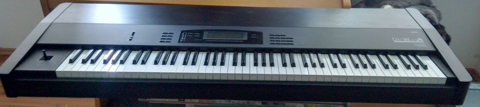 Vends Korg 01W Pro X Excellent état. Fonctionne parfaitement avec écran changé