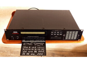 Yamaha TX802 (41143)