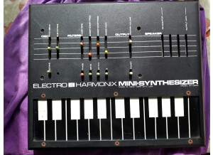 Electro-Harmonix EH-0400 Mini-Synthesizer