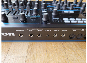 Novation Peak (32949)