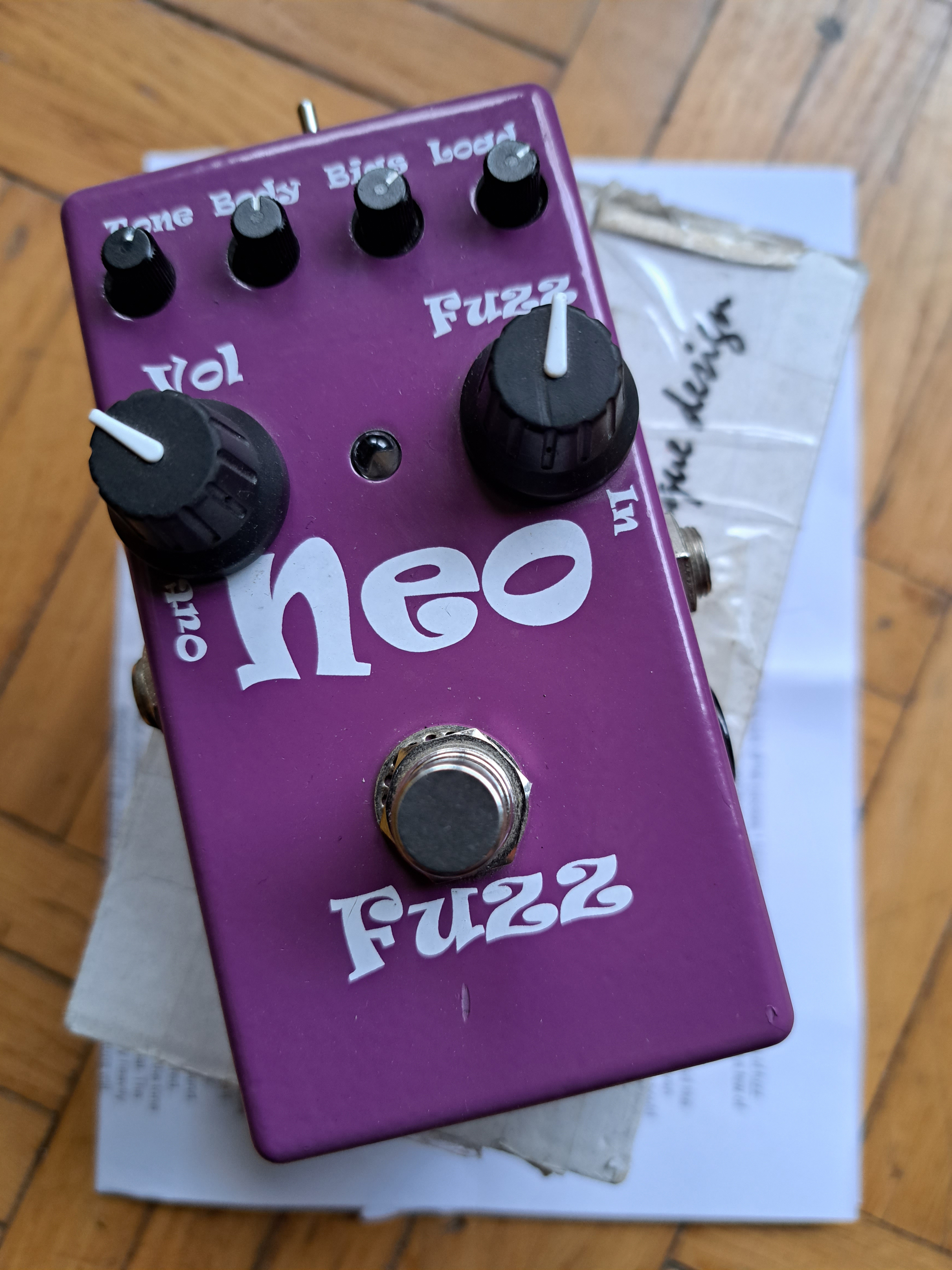 Videos, images, audio files, manuals for Mi Audio Fuzz pedal