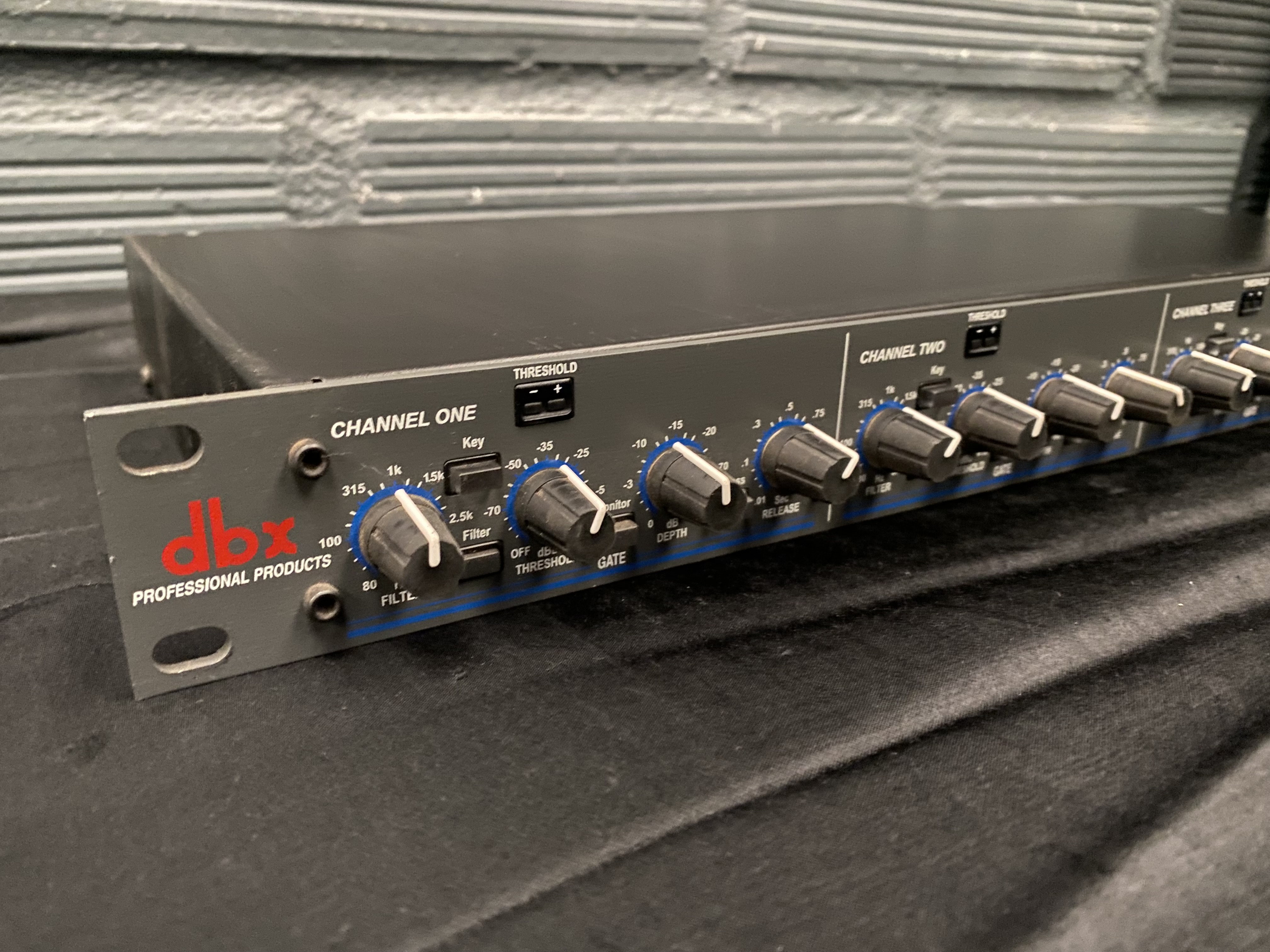 dbx 1074 QuadGate (12405)