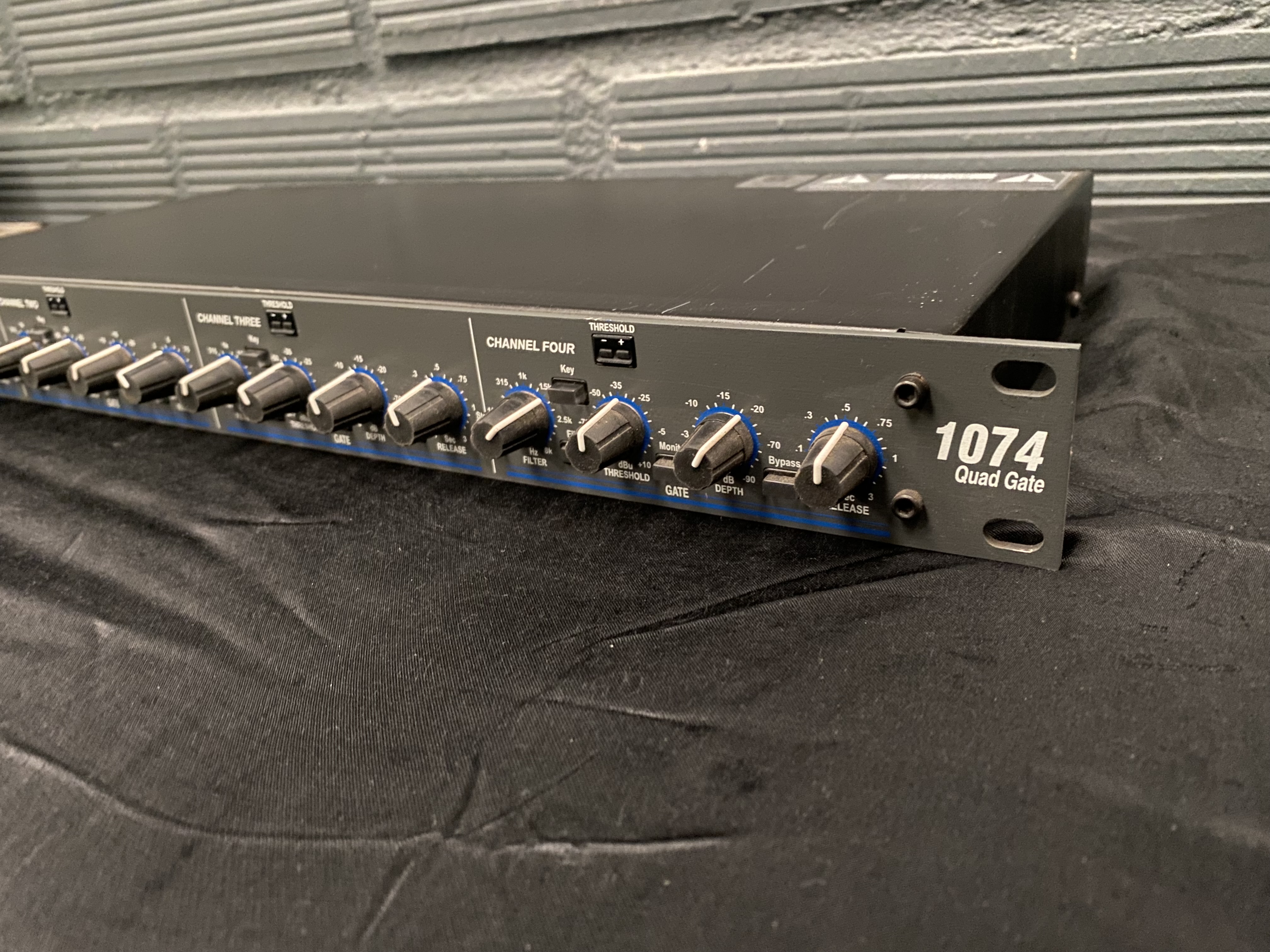 1074 QuadGate - dbx 1074 QuadGate - Audiofanzine