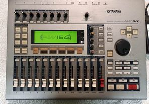 console YAMAHA AW16G
