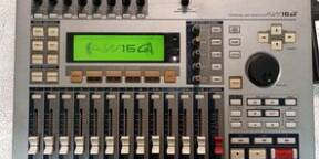 console YAMAHA AW16G