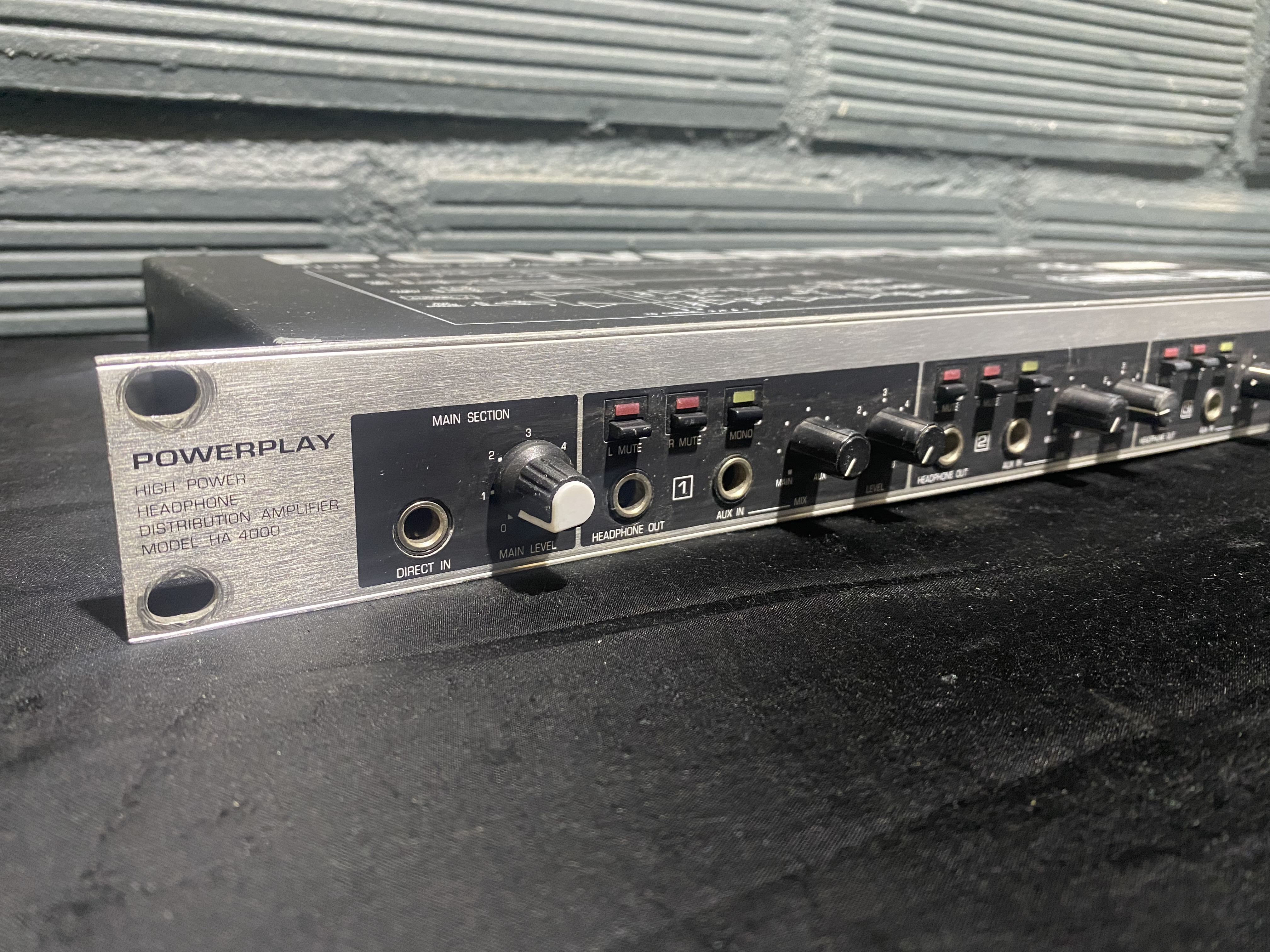 Behringer HA 4000 (93146)