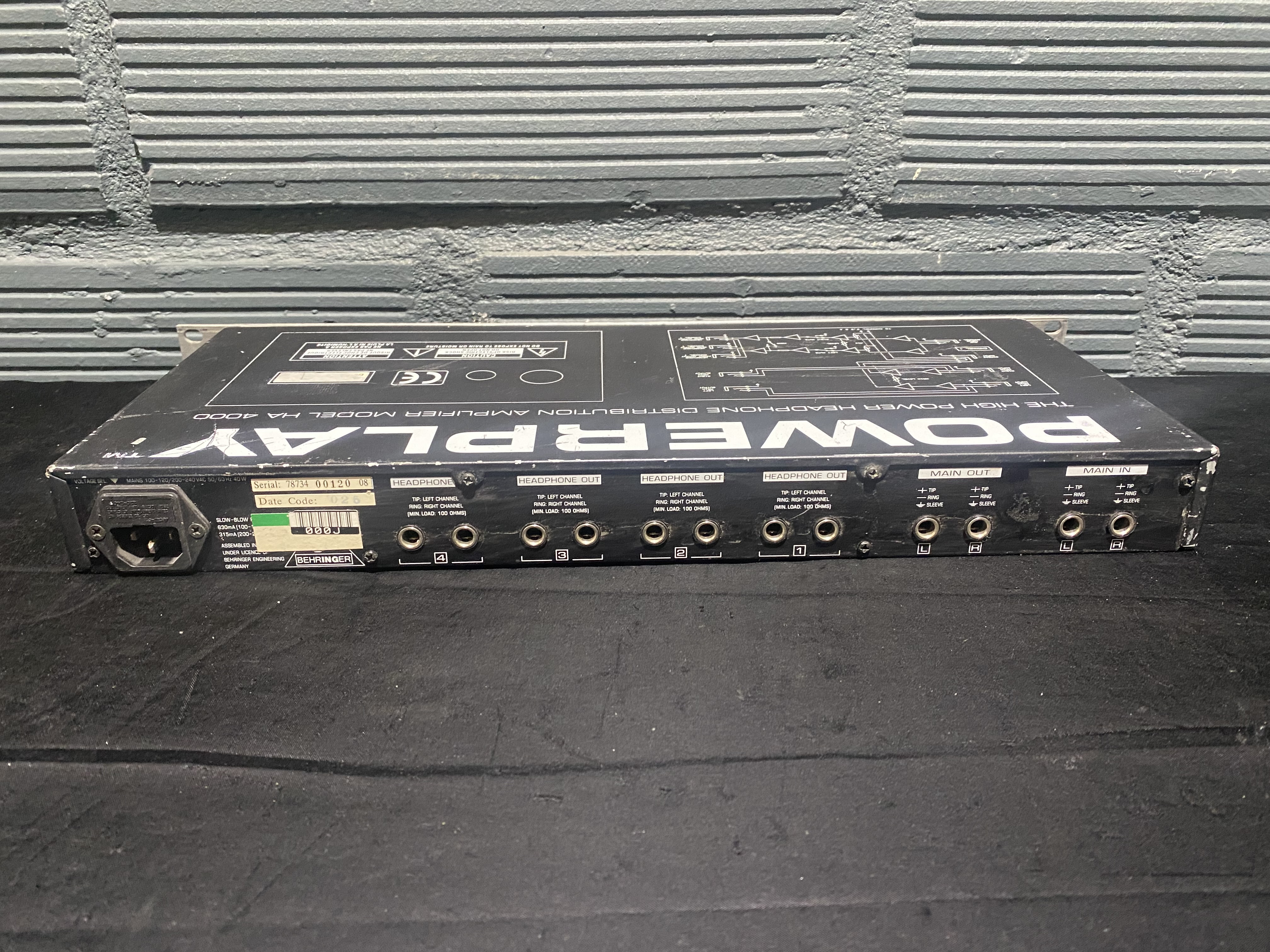 Behringer HA 4000 (6493)