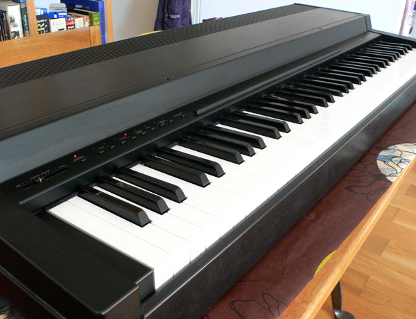 Pictures and images Yamaha Clavinova CLP-100 - Audiofanzine