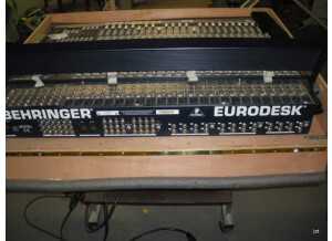 Behringer Eurodesk MX8000 (48801)