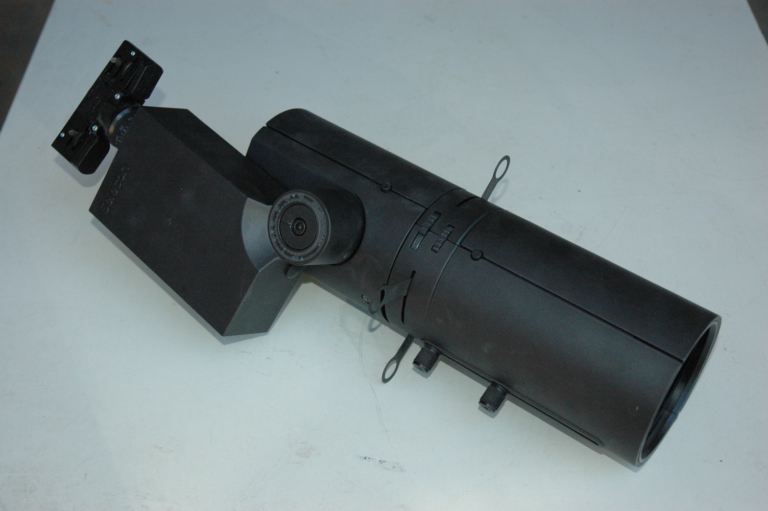 Projecteur de découpe pour exposition, cadreur SELECON DISPLAY PROFILE 