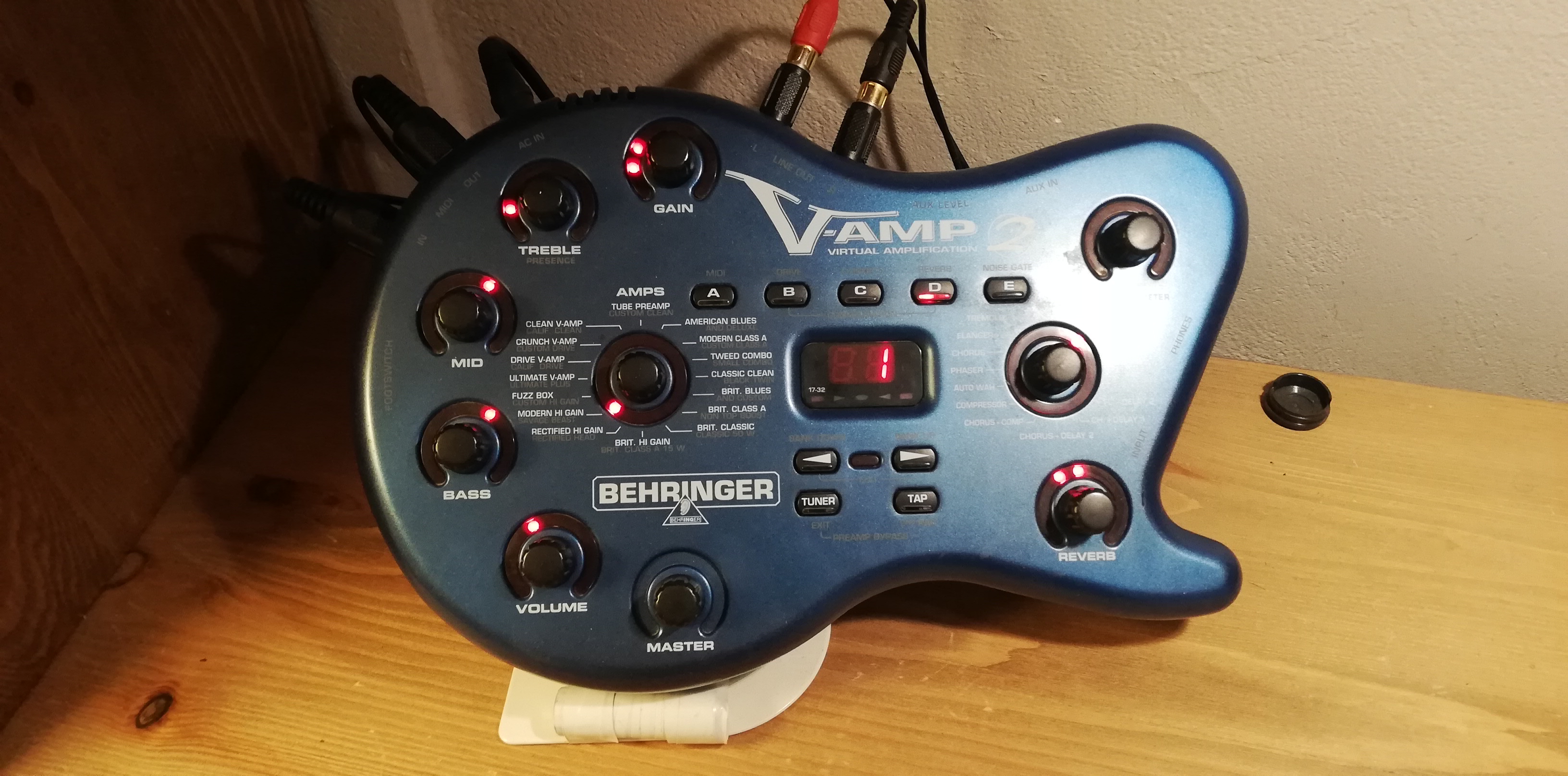 Behringer V-Amp 2