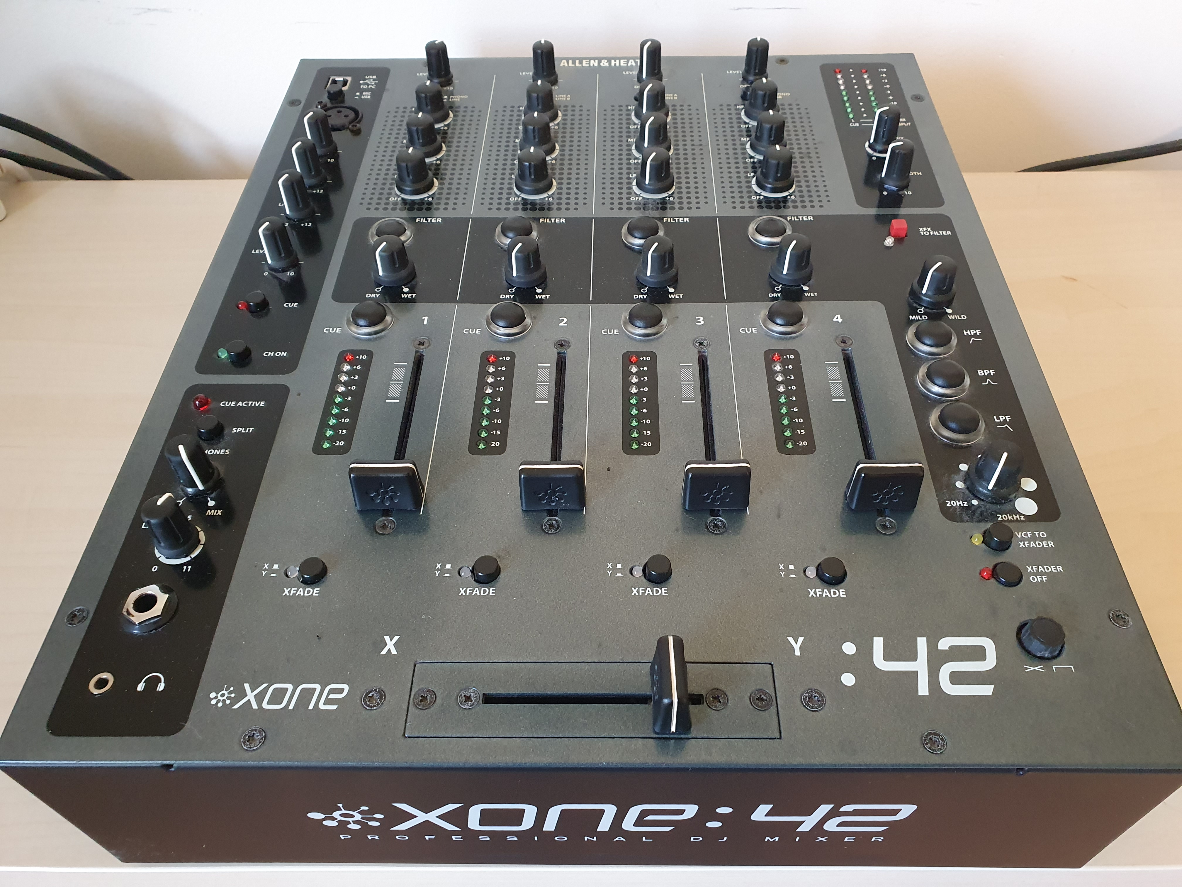 Pictures and images Allen & Heath Xone:42 - Audiofanzine