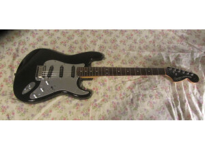 Squier Black and Chrome Standard Stratocaster HSS (84556)