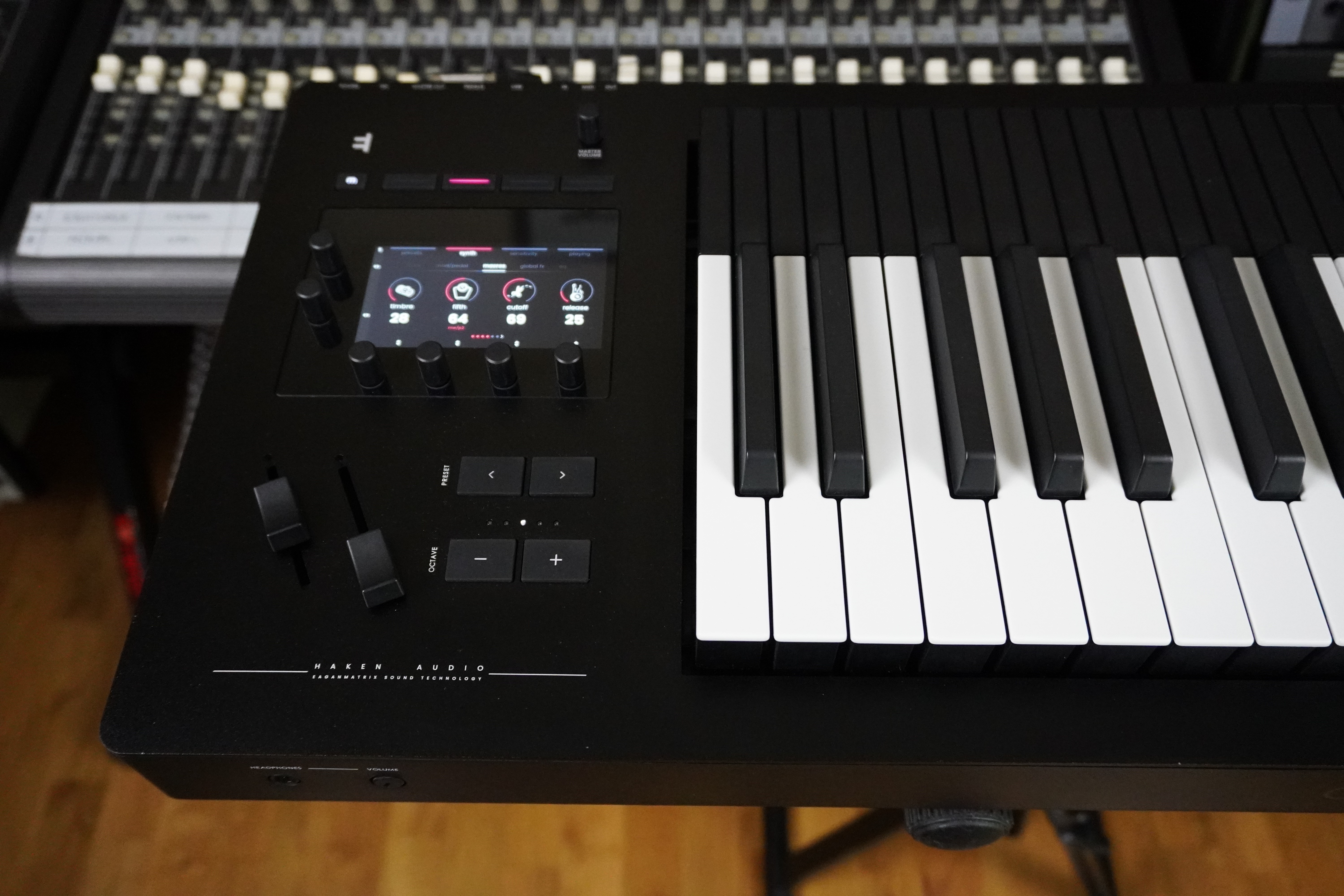 Osmose 2tof 05 face zoom