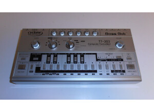 Cyclone Analogic Bass Bot TT-303 (23625)