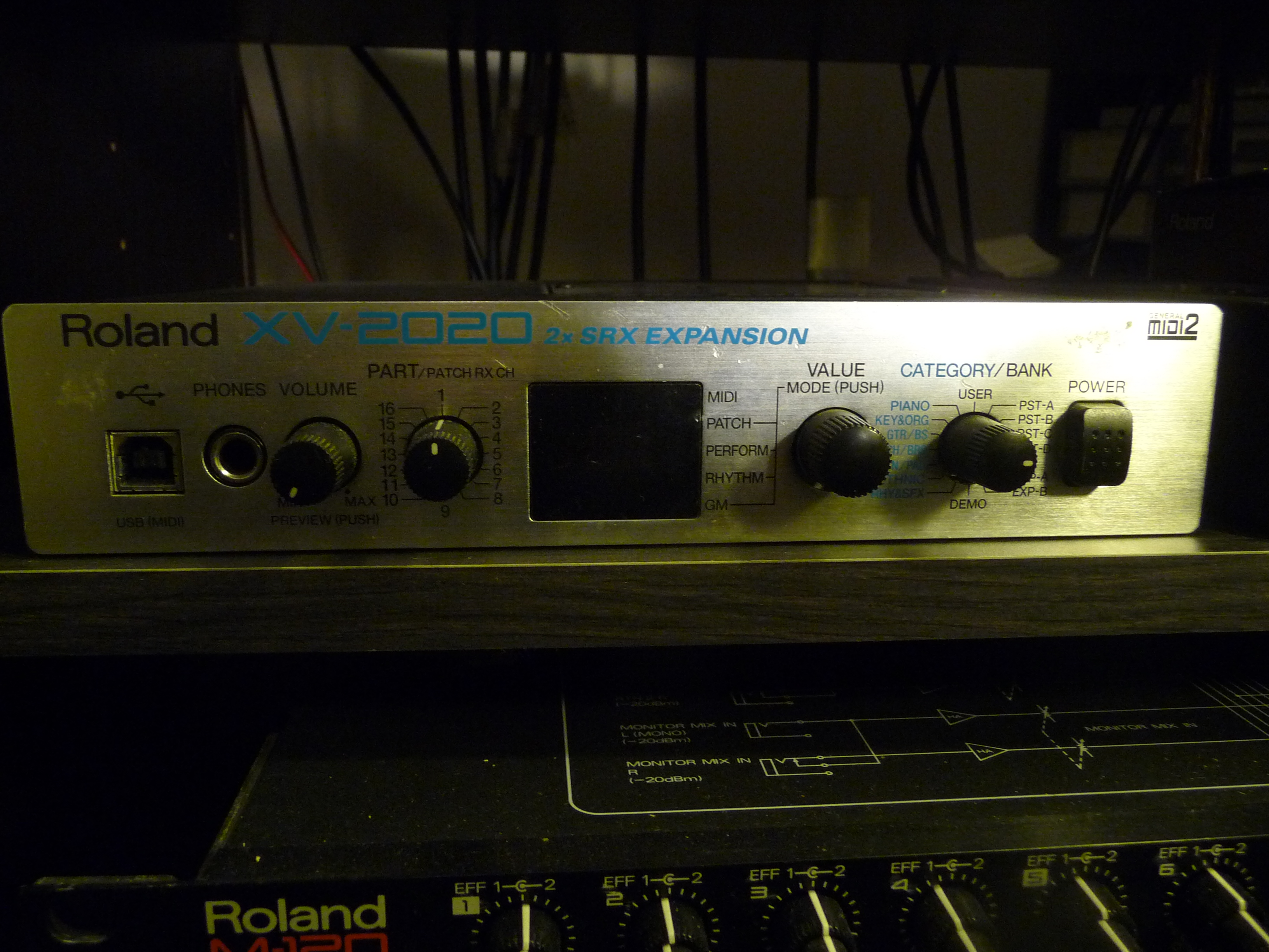 Pictures and images Roland XV-2020 - Audiofanzine