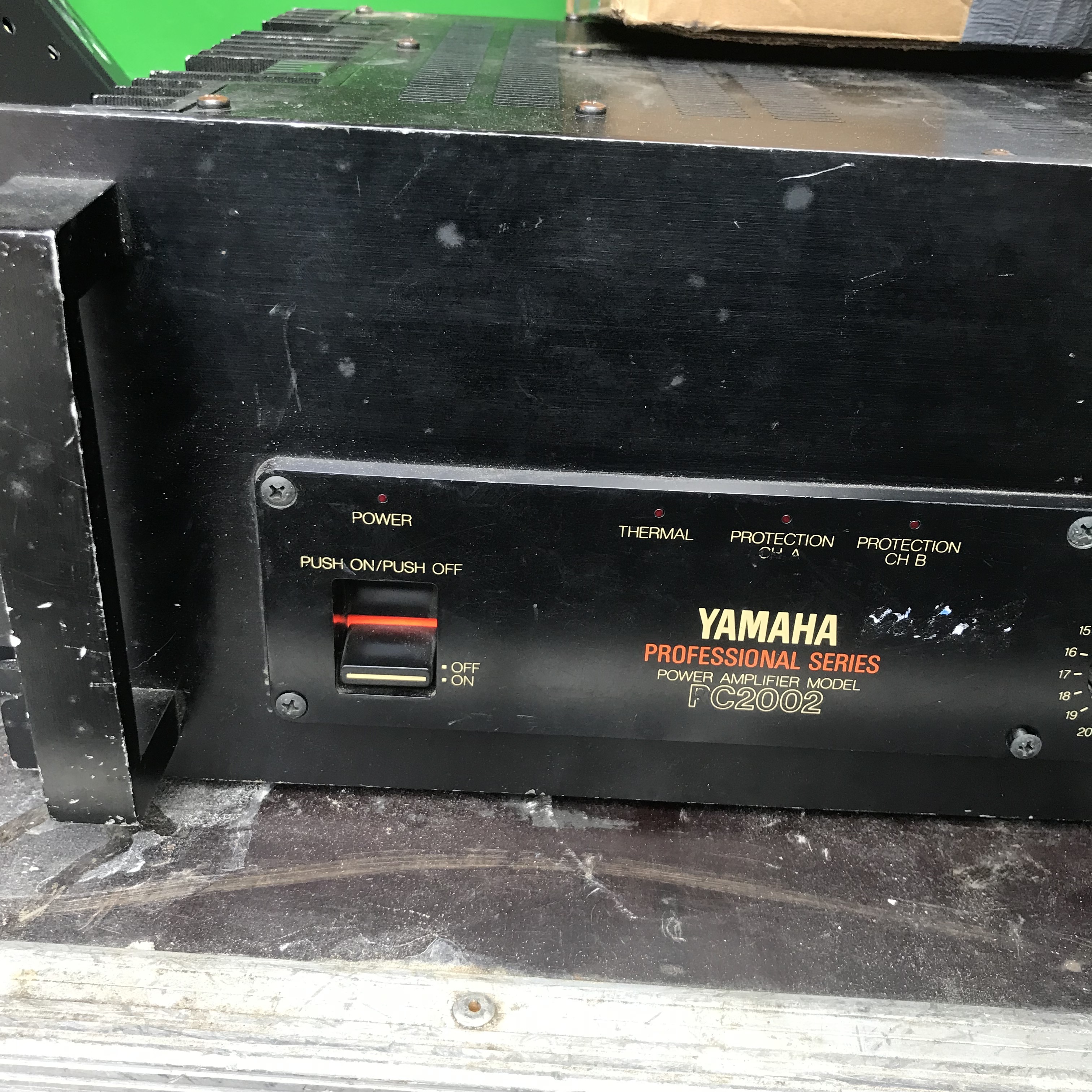 Vend ampli Yamaha PC 2002