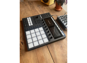 Native Instruments Maschine mk3 (569)