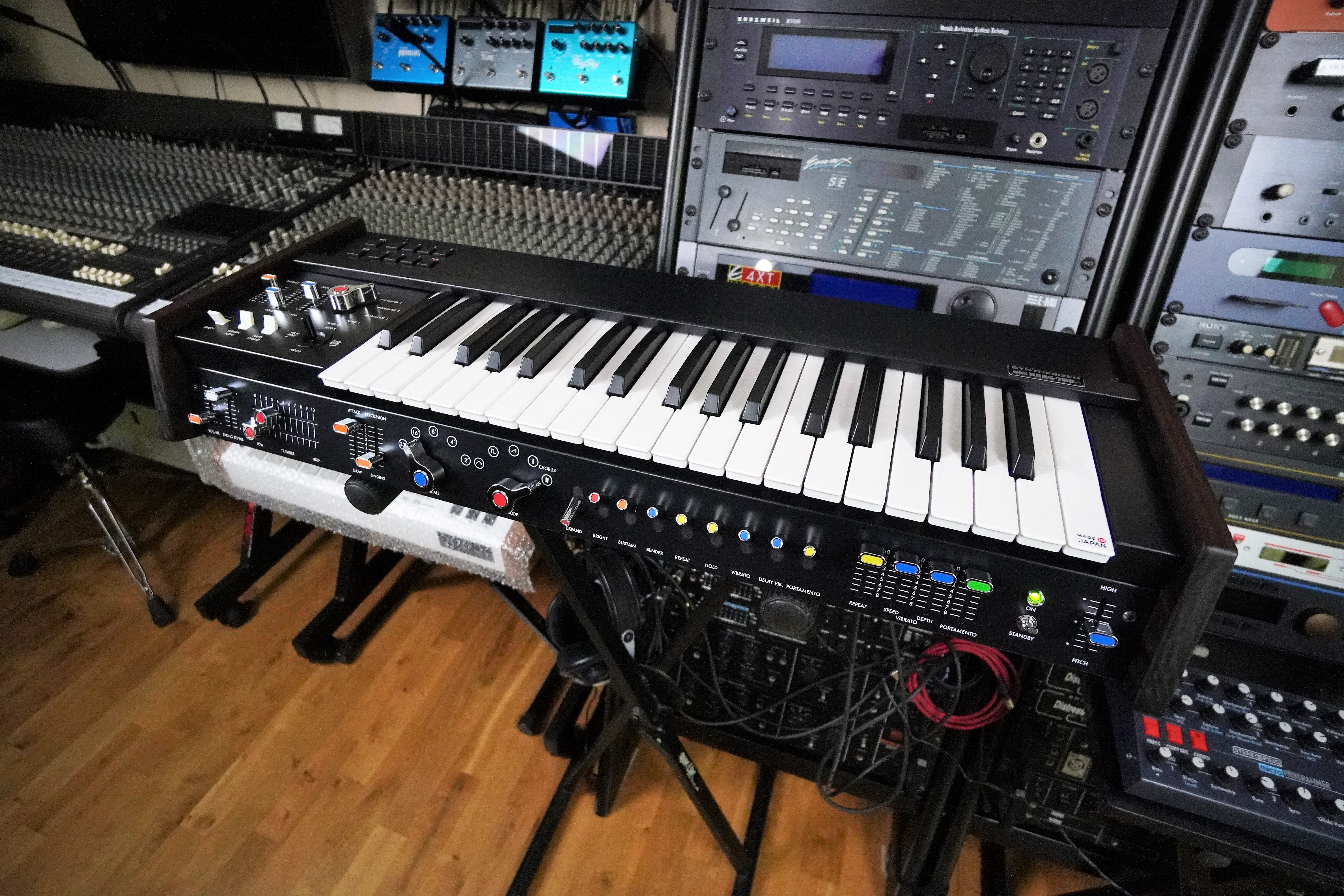 MiniKorg 700FS 2tof 04 Trois quart droite