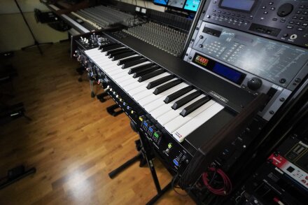 MiniKorg 700FS 2tof 05 Trois quart droite MiniKorg 700FS 2tof 05 Trois quart droite