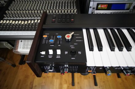 MiniKorg 700FS 2tof 07 zoom gauche MiniKorg 700FS 2tof 07 zoom gauche