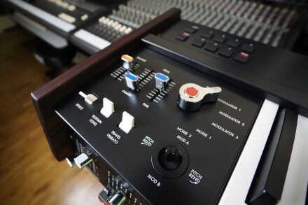 MiniKorg 700FS 2tof 10 Zoom panneau MiniKorg 700FS 2tof 10 Zoom panneau