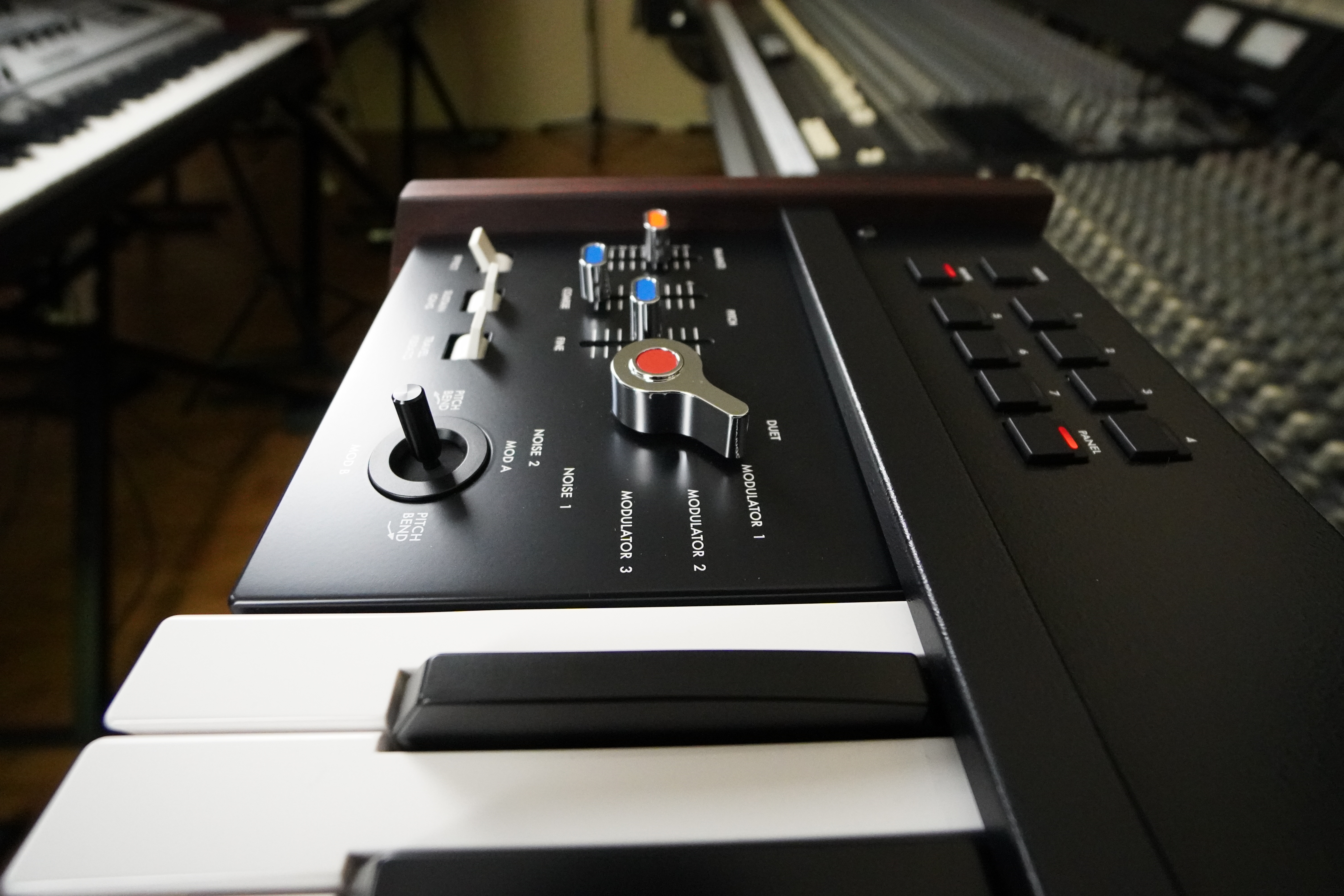 MiniKorg 700FS 2tof 11 Zoomo panneau