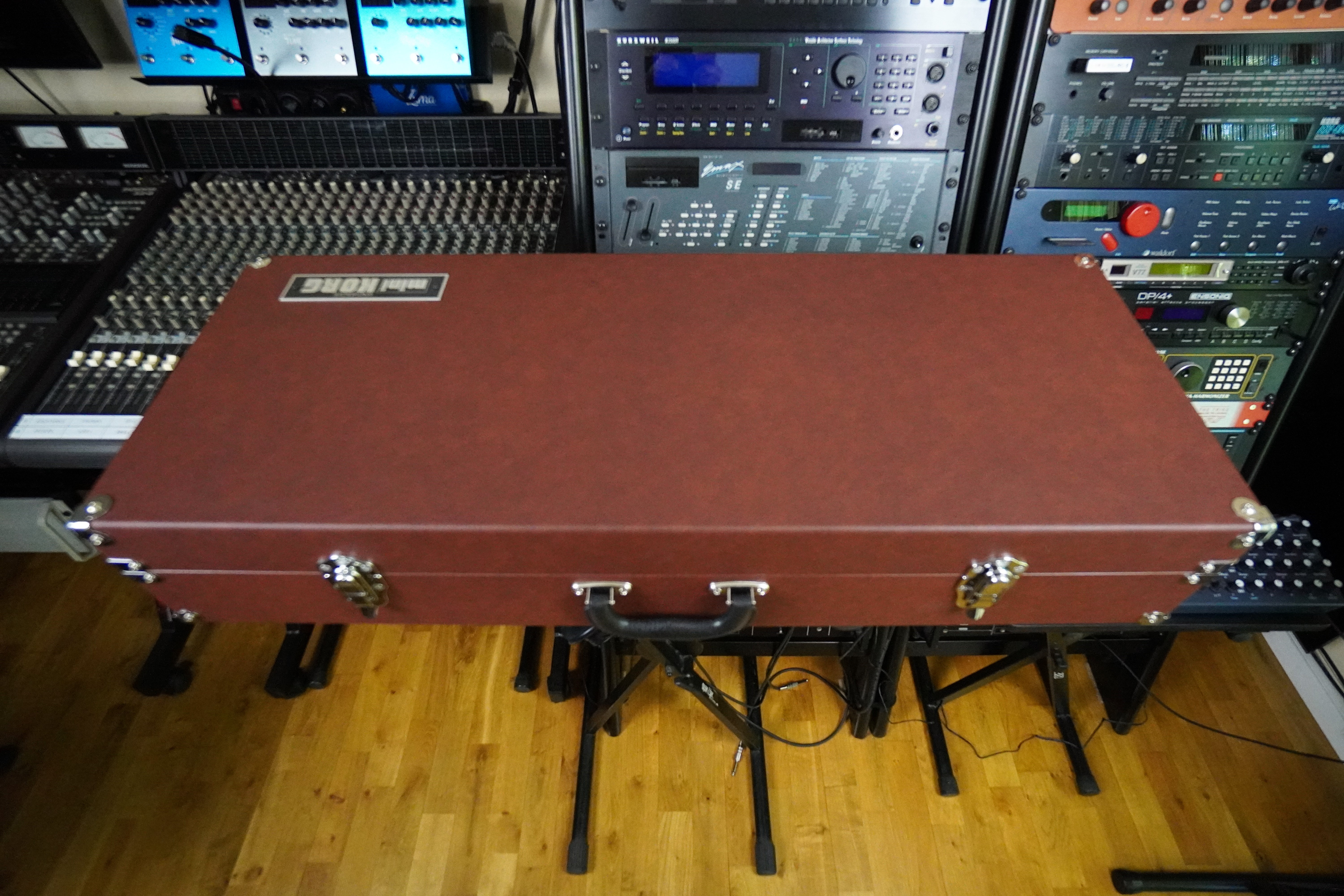 MiniKorg 700FS 2tof 17 Boite face