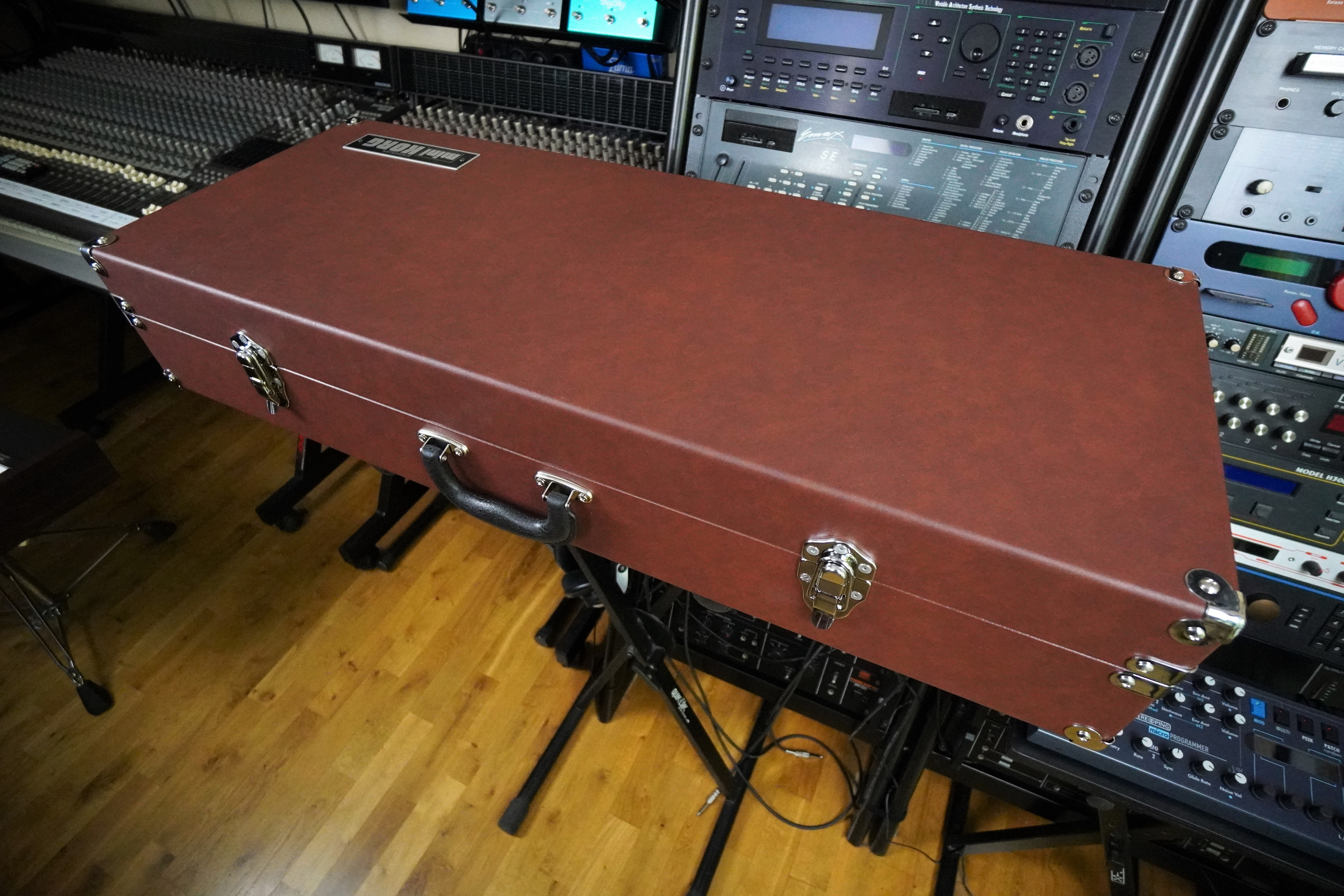 MiniKorg 700FS 2tof 18 Boite trois quart