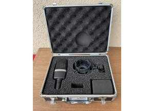 AKG C214