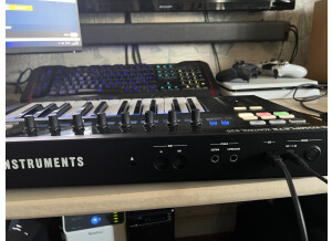 Native Instruments Komplete Kontrol S25 (62961)