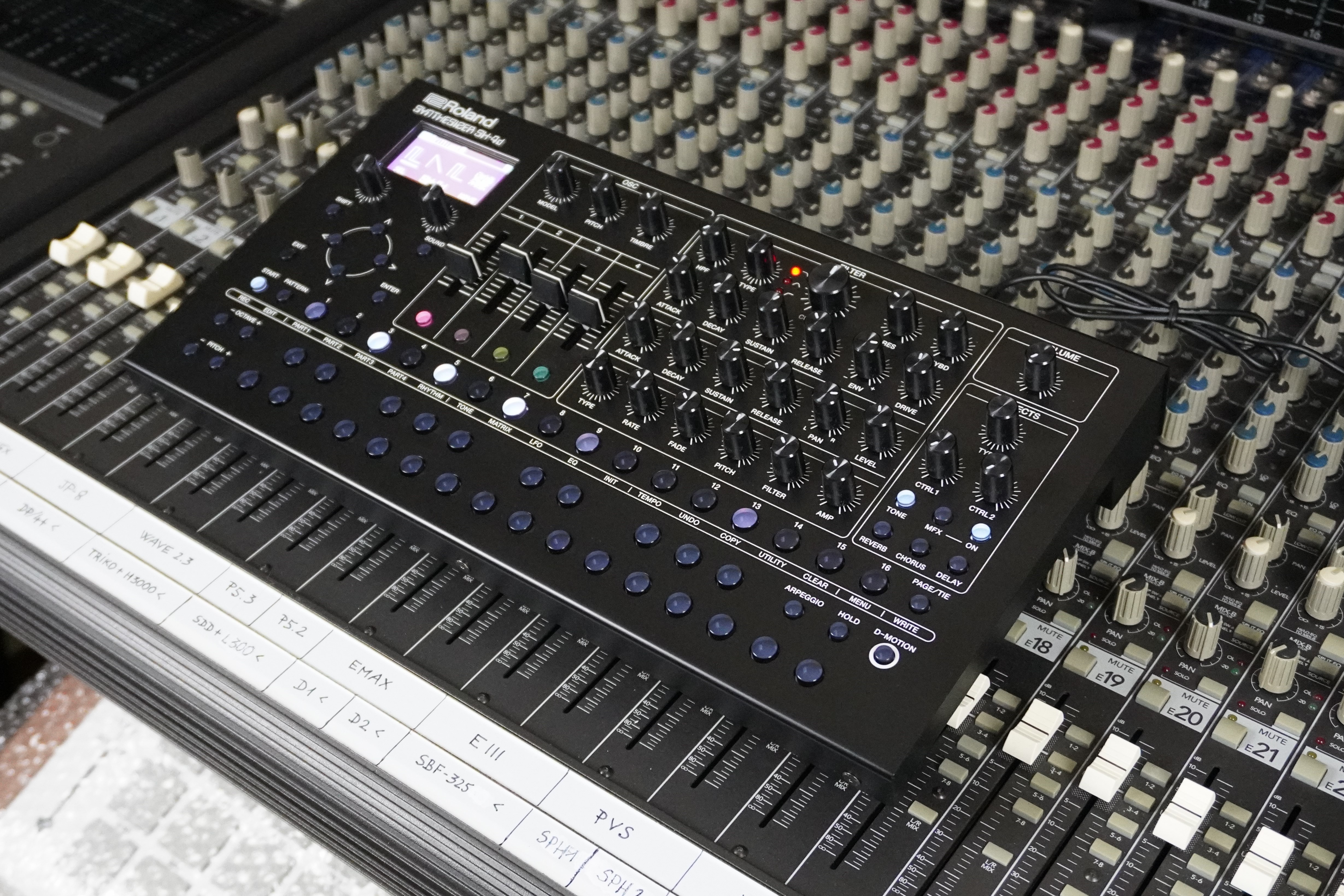 SH-4d 2tof 04 Trois quart droite