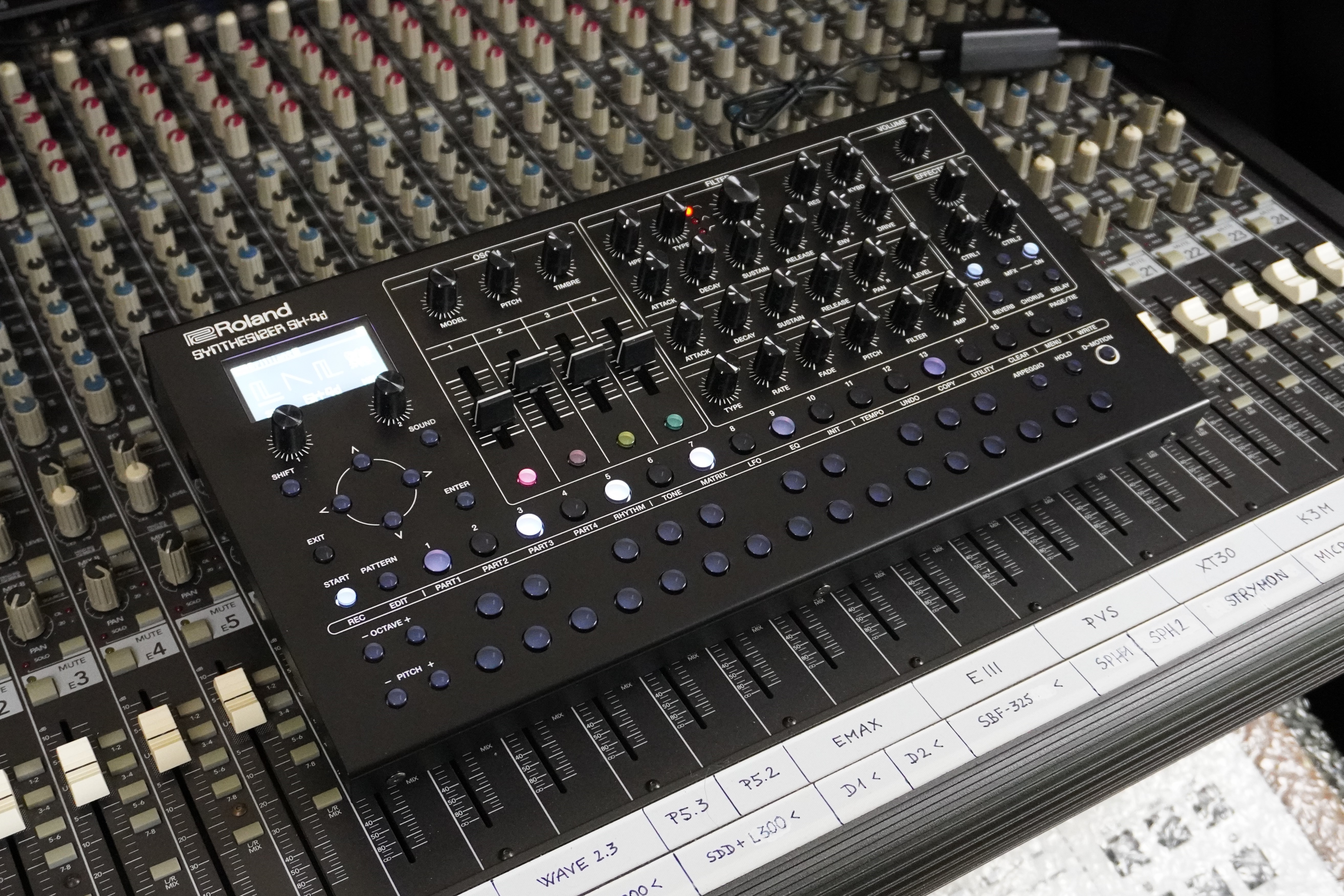 SH-4d 2tof 05 Trois quart gauche