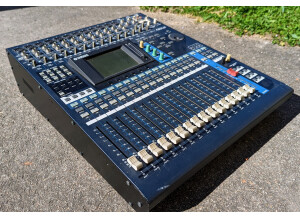 Table Yamaha