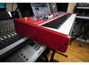 Nord Stage 4 2tof 06 Flanc gauche