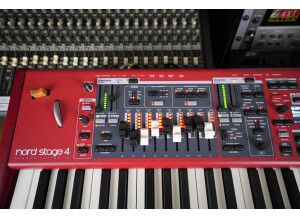 Nord Stage 4 2tof 07 Zoom gauche
