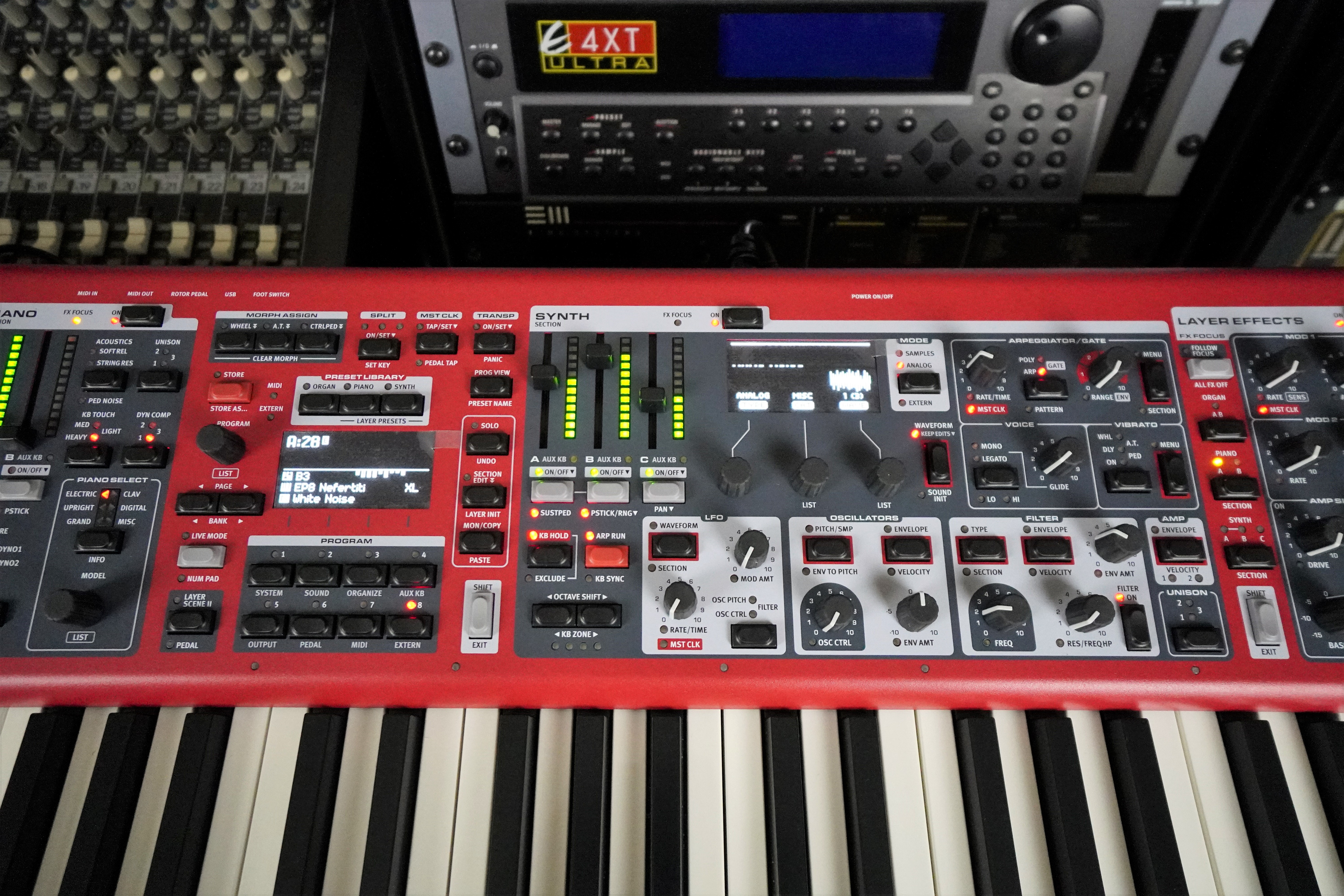 Nord Stage 4 2tof 08 Zoom centre