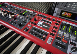 Nord Stage 4 2tof 11 Zoom trois quart