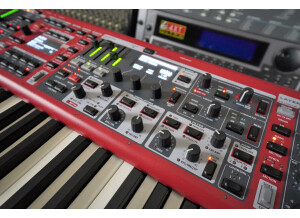 Nord Stage 4 2tof 12 Zoom trois quart