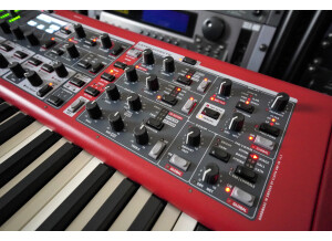 Nord Stage 4 2tof 13 Zoom trois quart