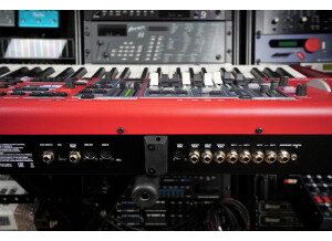 Nord Stage 4 2tof 18 Zoom arrière