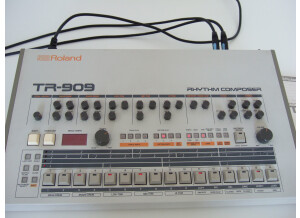 Roland TR-909 (47983)