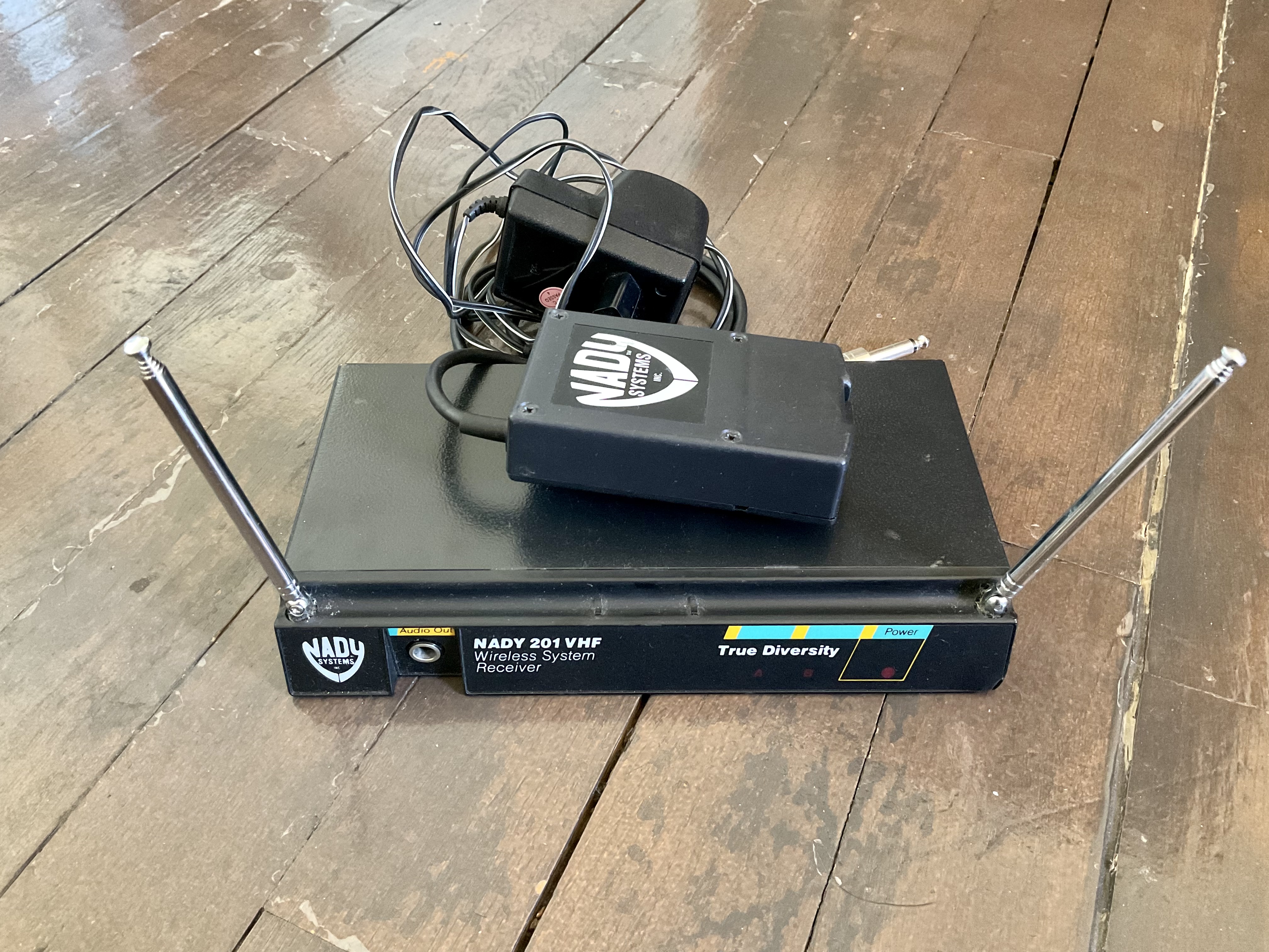 vends système sans fil NADY 201 VHF WIRELESS