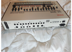 Roland TR-909 (2647)