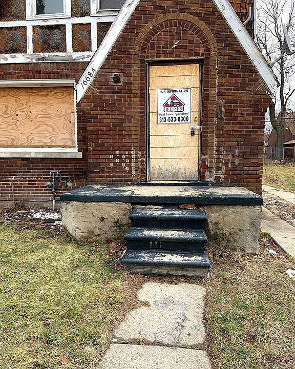 5740844.jpg 5740844.jpg