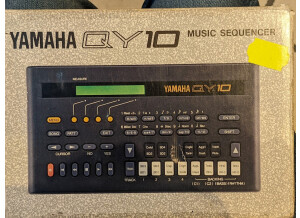 Yamaha QY10 (31129)